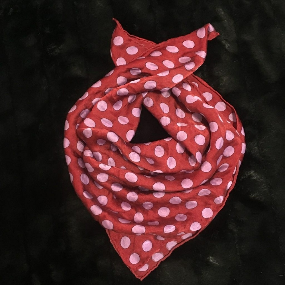 {Boutique} Gorgeous Silk Scarf 💗